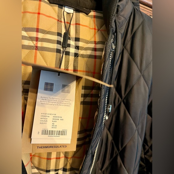 New BURBERRY Black Quilted Hooded Jacket - Picture 2 of 7